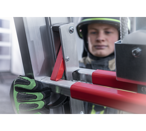 3-sect. rope-ext. ladder w. support DIN EN 1147  | © MUNK GmbH