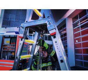 Glow scaling ladder, alu., used as double-sided ladder | © MUNK GmbH