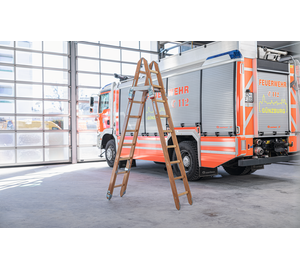 Wooden ladder in front of fire engine | © MUNK GmbH