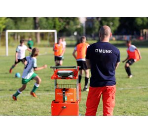 SafeCaddy® "First Aid" in use at sports event | © wideonet - stock.adobe.com / MUNK GmbH