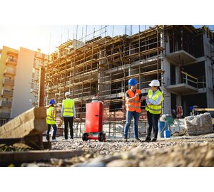 SafeCaddy® "Mobile fire alarm system" on construction site | © romul014 - stock.adobe.com / MUNK GmbH