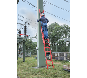 Schiebeleiter GFK 2-tlg 2x10 Sprossen Anwendung | © MUNK GmbH