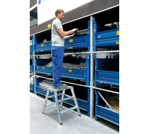 Hinged platform, 2-sided acc. 3 steps, app. | © MUNK GmbH
