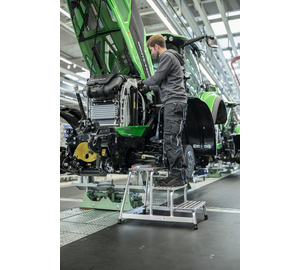 Work platform rigid 3 steps, app. | © MUNK GmbH
