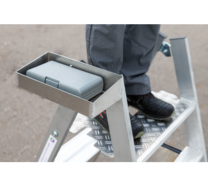 Folding step, 2-sided acc. Storage tray, app. | © MUNK GmbH
