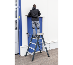 Folding step 4 steps w. storage tray, app. | © MUNK GmbH