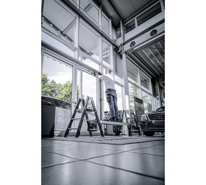 Folding steps RAL 7016 with suspension platform Application | © MUNK GmbH